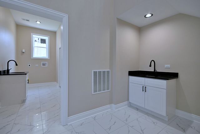 4859 W Hirsch Street, Chicago, IL 60651