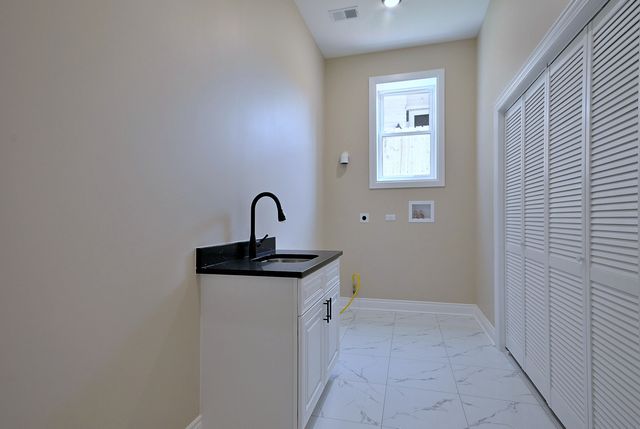 4859 W Hirsch Street, Chicago, IL 60651
