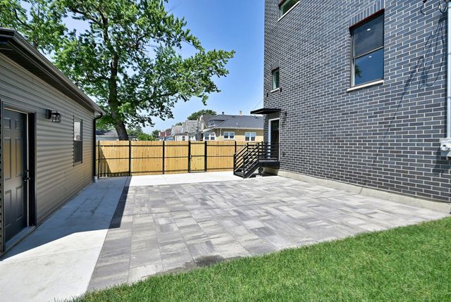 4859 W Hirsch Street, Chicago, IL 60651