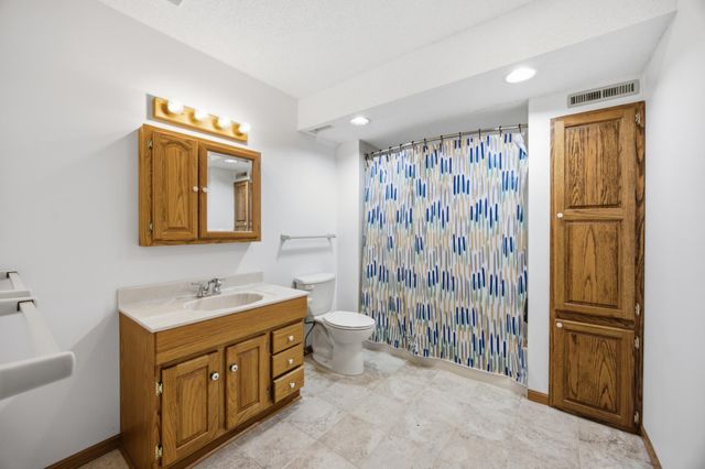 10485 Lee Drive, Eden Prairie, MN 55347