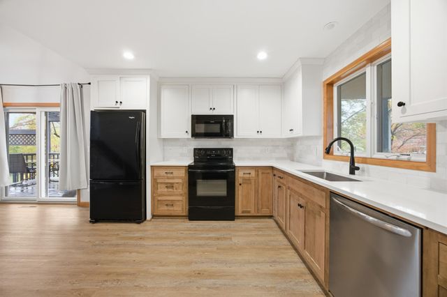 10485 Lee Drive, Eden Prairie, MN 55347