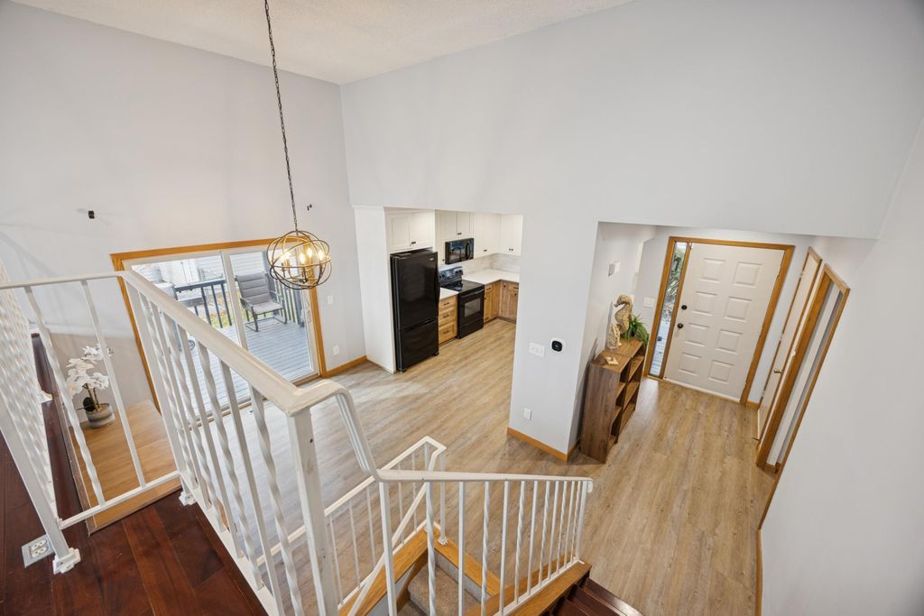 10485 Lee Drive, Eden Prairie, MN 55347