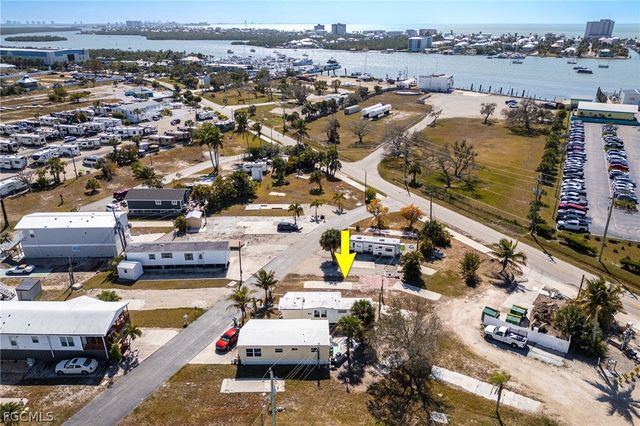 4 Helen LN, Fort Myers Beach, FL 33931