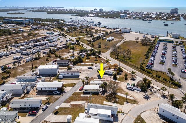 4 Helen LN, Fort Myers Beach, FL 33931