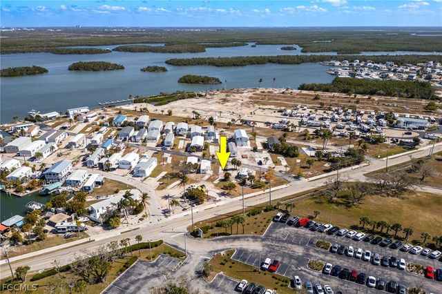 4 Helen LN, Fort Myers Beach, FL 33931