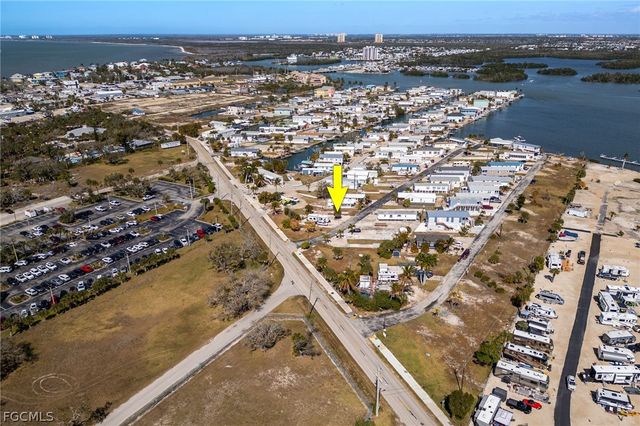 4 Helen LN, Fort Myers Beach, FL 33931