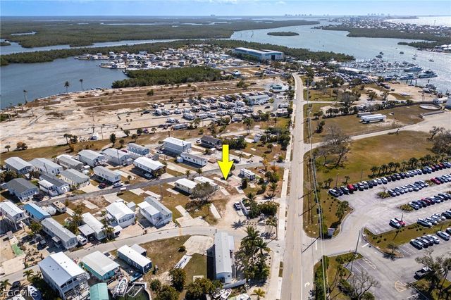 4 Helen LN, Fort Myers Beach, FL 33931