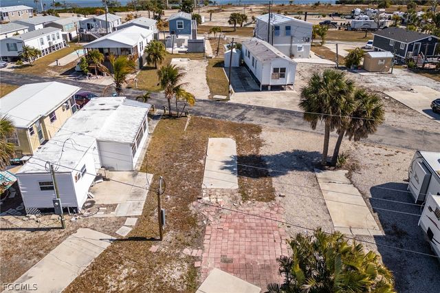 4 Helen LN, Fort Myers Beach, FL 33931