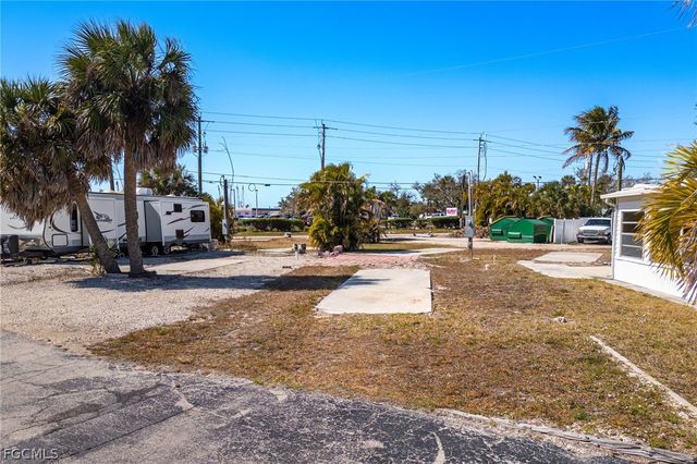 4 Helen LN, Fort Myers Beach, FL 33931