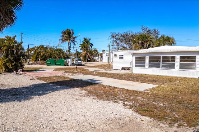 4 Helen LN, Fort Myers Beach, FL 33931