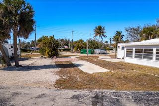 4 Helen LN, Fort Myers Beach, FL 33931