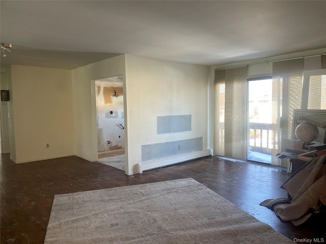 194 Sneden Place 194, Spring Valley, NY 10977