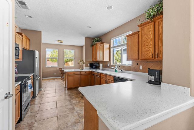 470 Zuni River Circle SW, Los Lunas, NM 87031