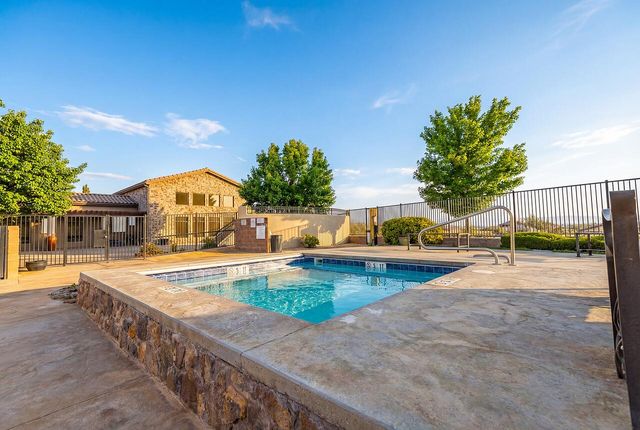 470 Zuni River Circle SW, Los Lunas, NM 87031