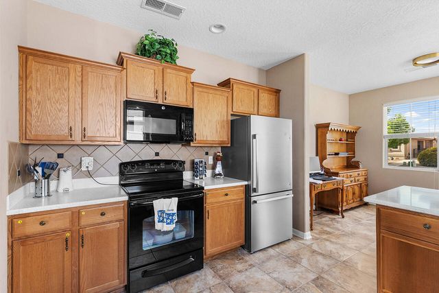 470 Zuni River Circle SW, Los Lunas, NM 87031