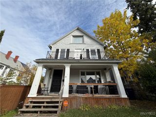 21 Abbottsford Place Lower, Buffalo, NY 14213
