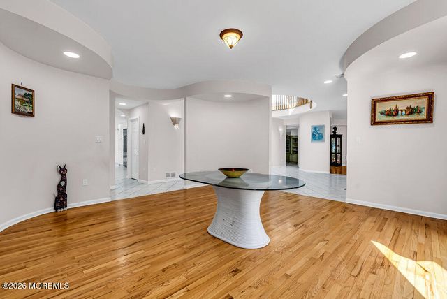 118 Mountainside View, Morganville, NJ 07751