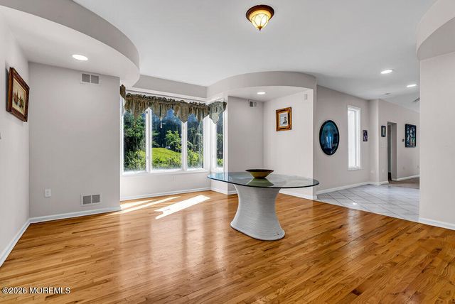 118 Mountainside View, Morganville, NJ 07751