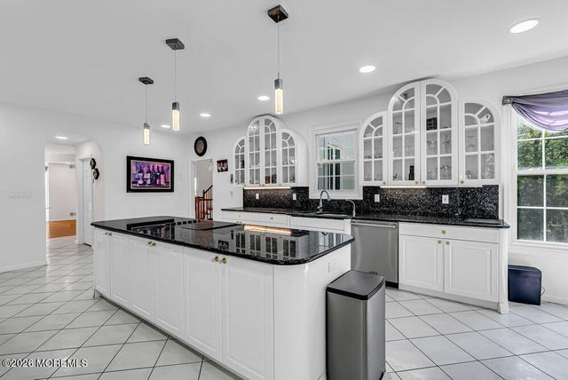 118 Mountainside View, Morganville, NJ 07751