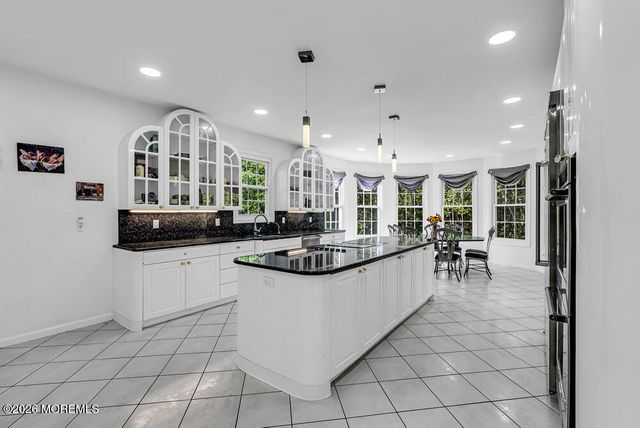 118 Mountainside View, Morganville, NJ 07751
