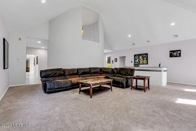 118 Mountainside View, Morganville, NJ 07751