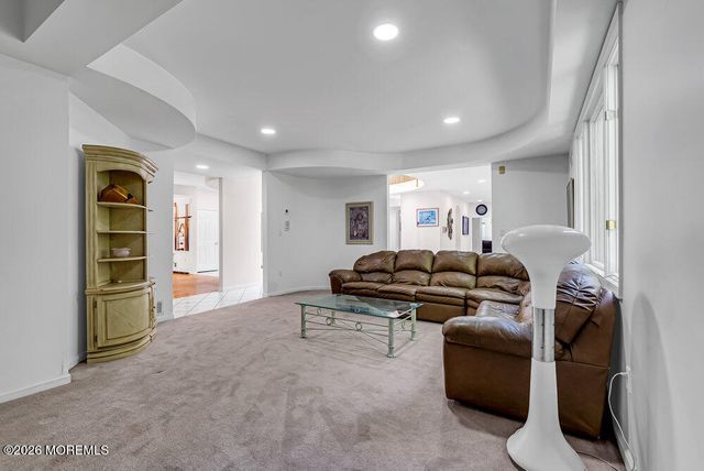 118 Mountainside View, Morganville, NJ 07751