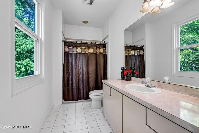 118 Mountainside View, Morganville, NJ 07751