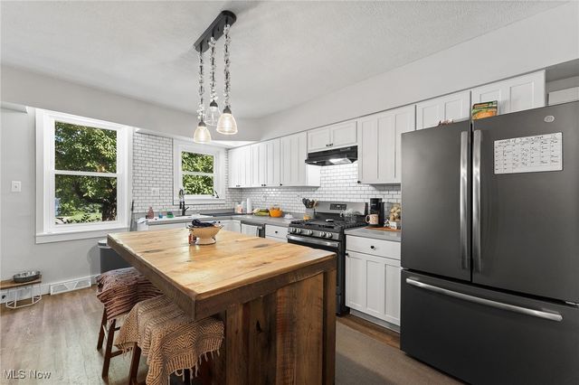 249 W Main Street, Madison, OH 44057