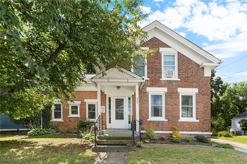 249 W Main Street, Madison, OH 44057