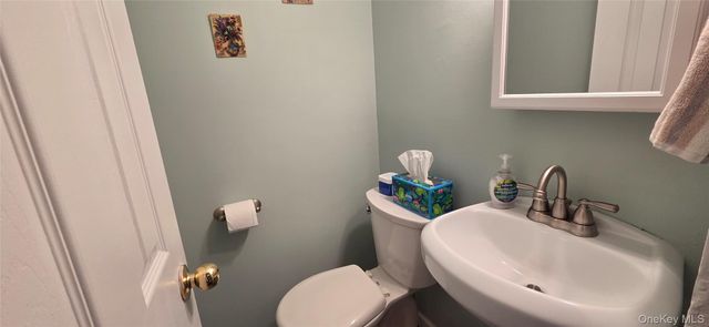 861 Birchwood Road, Medford, NY 11763