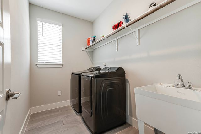 1426 E Sandalwood Ln, San Antonio, TX 78209