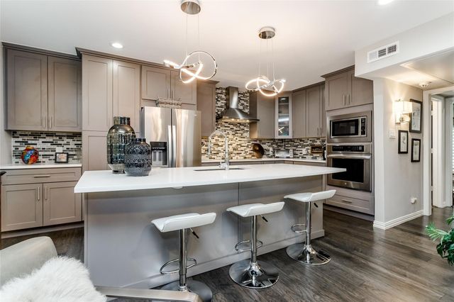 7818 Meadow Park Drive 216, Dallas, TX 75230