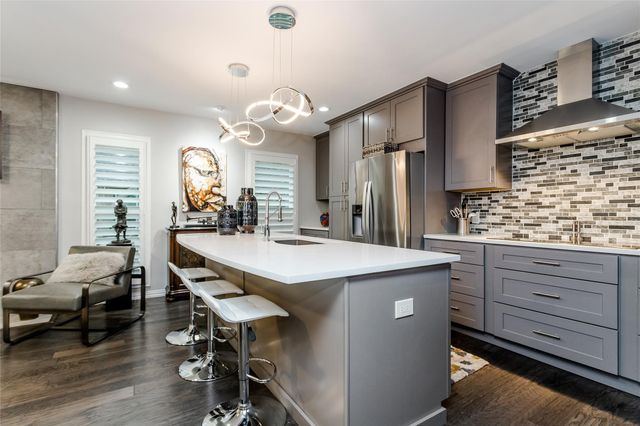 7818 Meadow Park Drive 216, Dallas, TX 75230