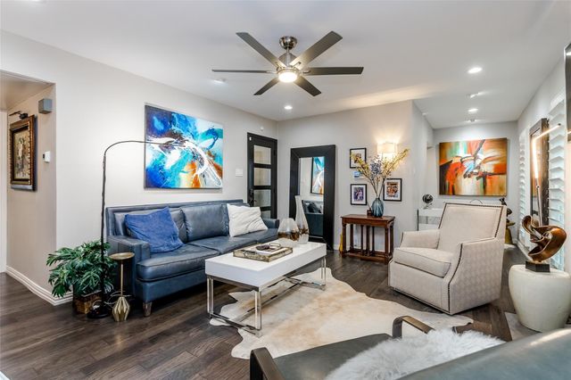 7818 Meadow Park Drive 216, Dallas, TX 75230