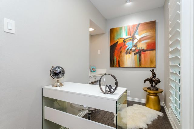 7818 Meadow Park Drive 216, Dallas, TX 75230