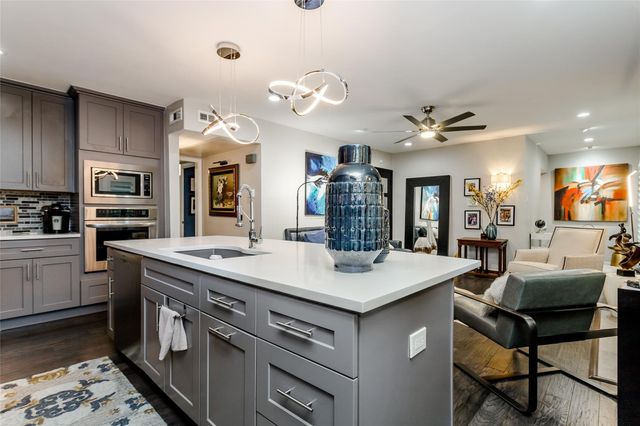 7818 Meadow Park Drive 216, Dallas, TX 75230