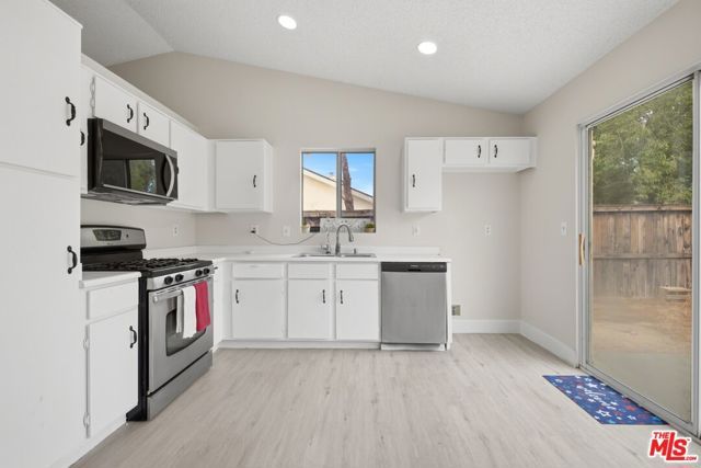 1325 Bradford Avenue, Rosamond, CA 93560