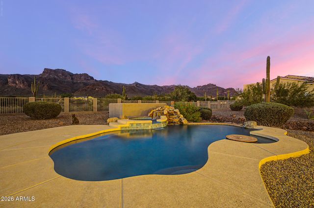 1111 S DEER RUN Court, Apache Junction, AZ 85119