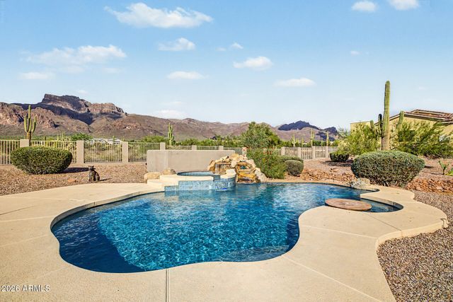 1111 S DEER RUN Court, Apache Junction, AZ 85119