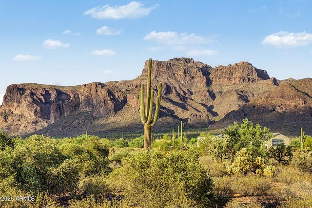 1111 S DEER RUN Court, Apache Junction, AZ 85119