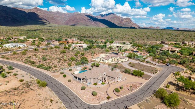 1111 S DEER RUN Court, Apache Junction, AZ 85119