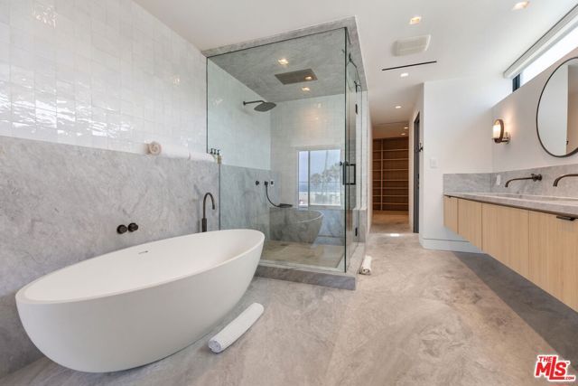 2205 Ocean Front Walk, Los Angeles, CA 90291