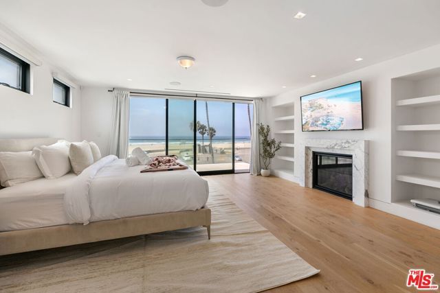 2205 Ocean Front Walk, Los Angeles, CA 90291