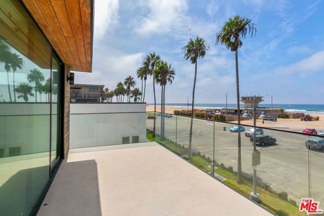 2205 Ocean Front Walk, Los Angeles, CA 90291