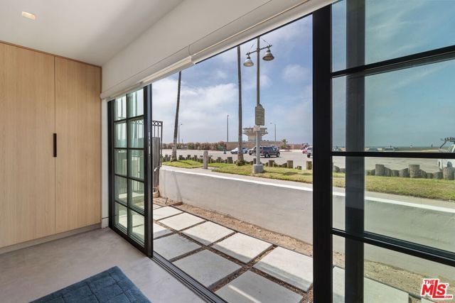 2205 Ocean Front Walk, Los Angeles, CA 90291