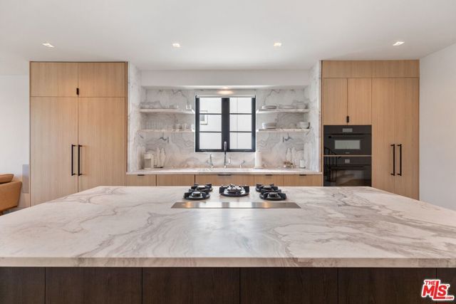 2205 Ocean Front Walk, Los Angeles, CA 90291