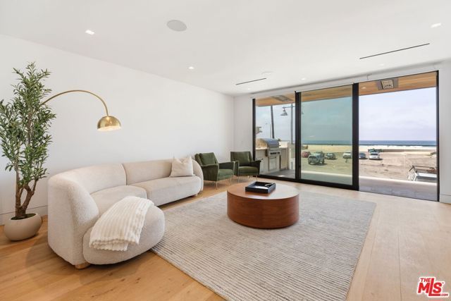 2205 Ocean Front Walk, Los Angeles, CA 90291