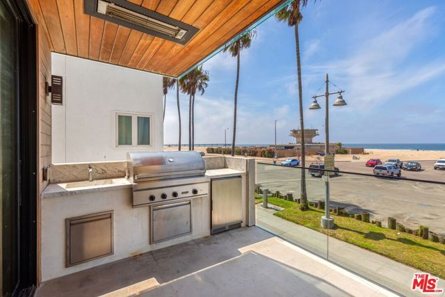 2205 Ocean Front Walk, Los Angeles, CA 90291
