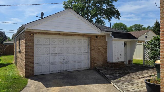 7642 N Osceola Avenue, Niles, IL 60714
