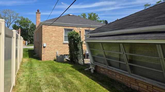 7642 N Osceola Avenue, Niles, IL 60714